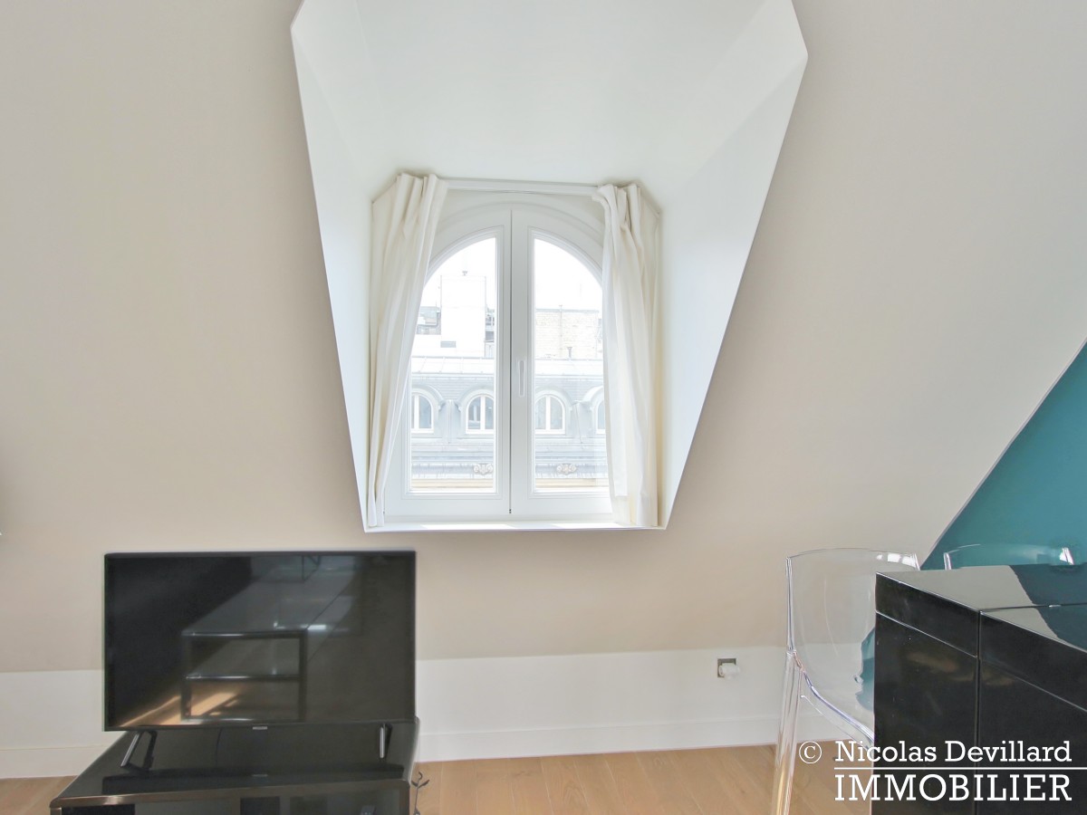 Triangle d’Or – Rénové, soleil, dernier étage et climatisation – 75008 Paris (8)