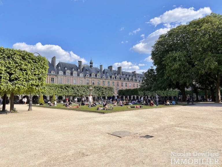 MaraisPlace des Vosges – Esprit loft, calme, charme et volume 75003 Paris (2)