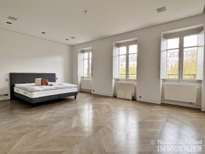 Breteuil’s avenue – High end townhouse with large rooms, light and view – Paris 7th (13)