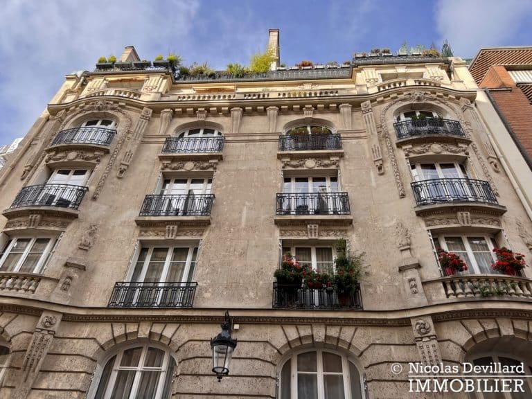 Vaneau – Parquet, moulures, cheminée et grand charme – 75007 Paris (1)