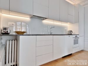 Vaneau – Parquet, moulures, cheminée et grand charme – 75007 Paris (12)