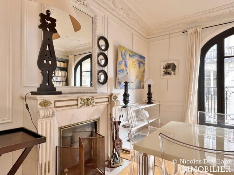 Vaneau – Parquet, moulures, cheminée et grand charme – 75007 Paris (13)