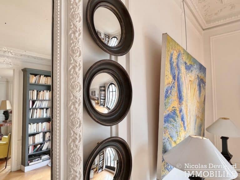 Vaneau – Parquet, moulures, cheminée et grand charme – 75007 Paris (14)