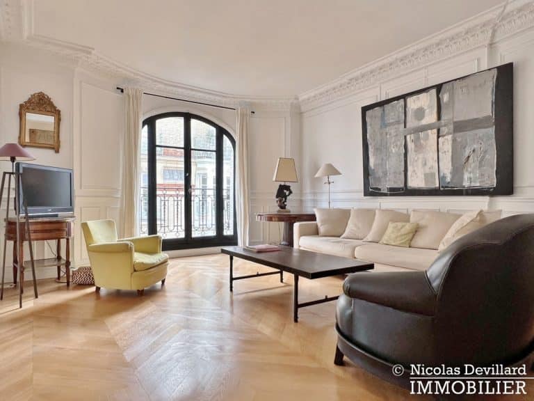 Vaneau – Parquet, moulures, cheminée et grand charme – 75007 Paris (16)