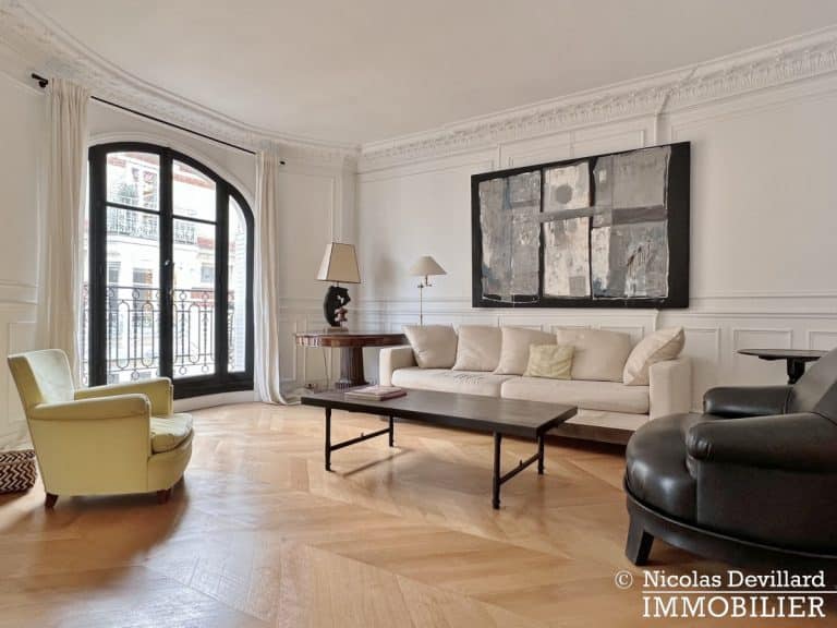 Vaneau – Parquet, moulures, cheminée et grand charme – 75007 Paris (17)