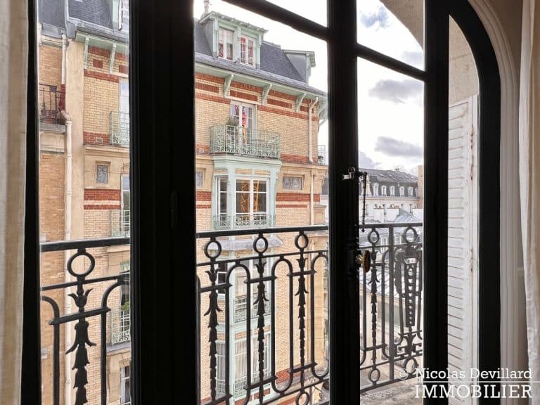 Vaneau – Parquet, moulures, cheminée et grand charme – 75007 Paris (19)