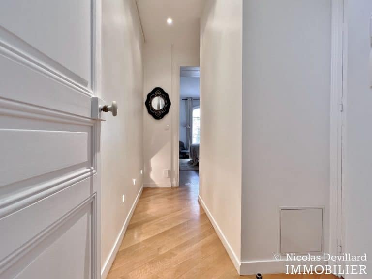 Vaneau – Parquet, moulures, cheminée et grand charme – 75007 Paris (27)