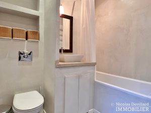 Vaneau – Parquet, moulures, cheminée et grand charme – 75007 Paris (29)