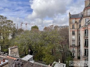 Vaneau – Parquet, moulures, cheminée et grand charme – 75007 Paris (3)