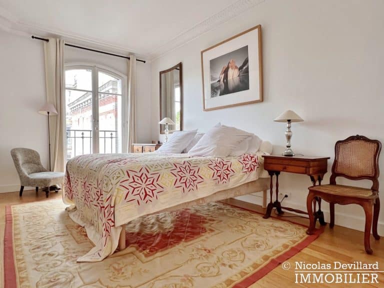 Vaneau – Parquet, moulures, cheminée et grand charme – 75007 Paris (31)