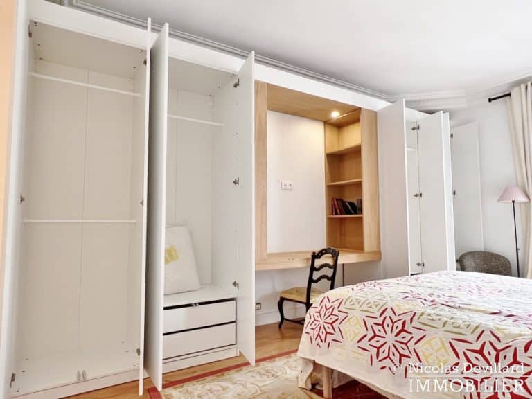 Vaneau – Parquet, moulures, cheminée et grand charme – 75007 Paris (34)