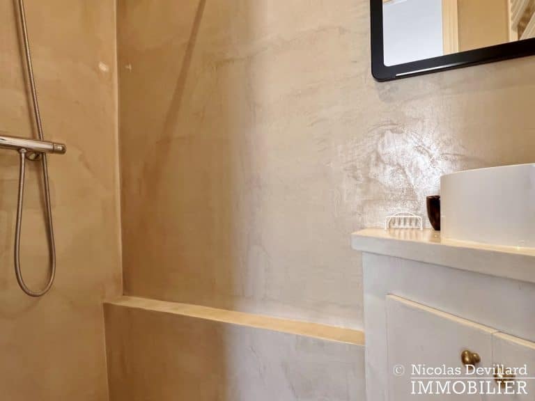 Vaneau – Parquet, moulures, cheminée et grand charme – 75007 Paris (37)
