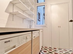 Vaneau – Parquet, moulures, cheminée et grand charme – 75007 Paris (42)