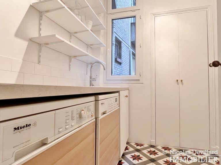 Vaneau – Parquet, moulures, cheminée et grand charme – 75007 Paris (42)
