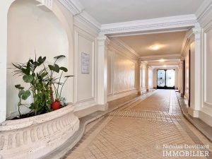 Vaneau – Parquet, moulures, cheminée et grand charme – 75007 Paris (44)