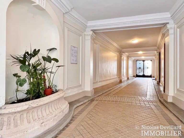 Vaneau – Parquet, moulures, cheminée et grand charme – 75007 Paris (44)