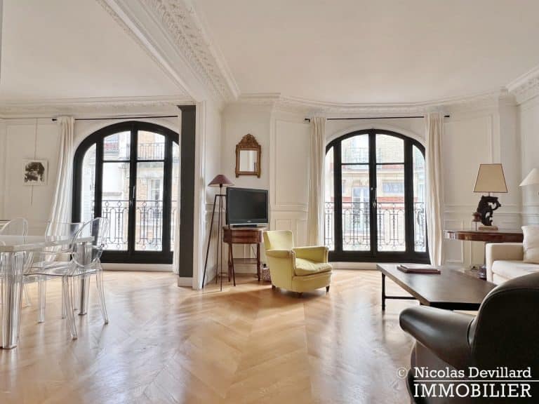 Vaneau – Parquet, moulures, cheminée et grand charme – 75007 Paris (8)