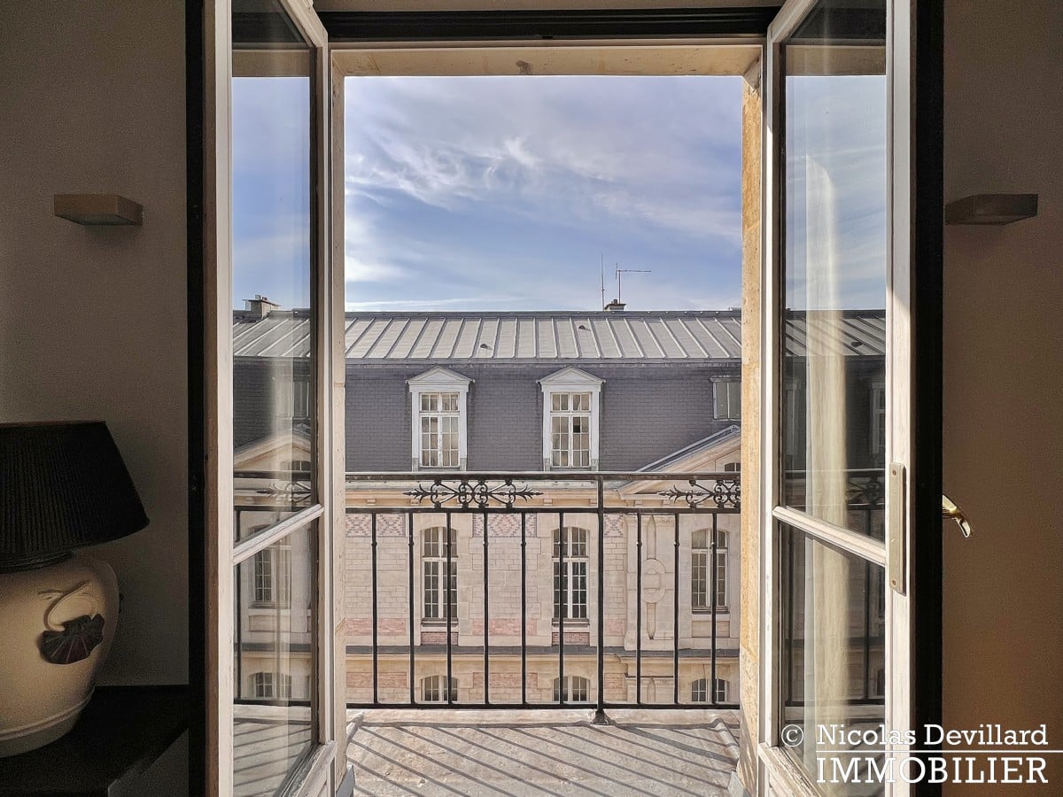 TrocadéroVictor Hugo – Etage élevé, plein soleil et balcon – 75116 Paris (8)