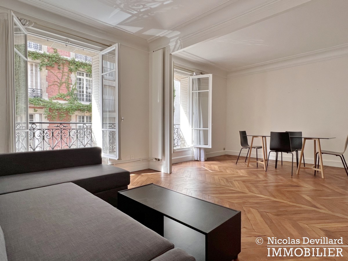Place Victor Hugo – Grand salon, calme et charme parisien – 75116 Paris (21)