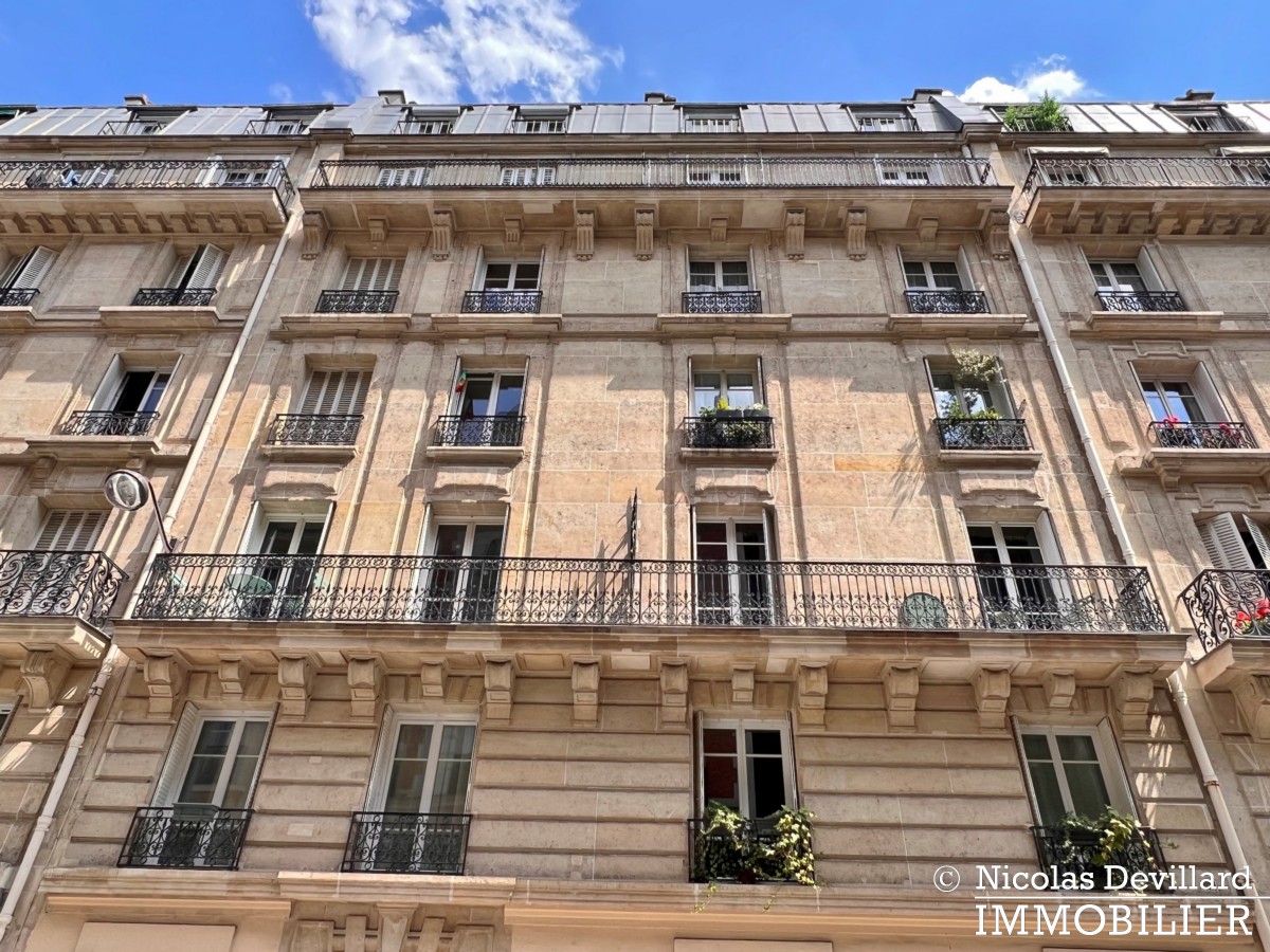 Place Victor Hugo – Grand salon, calme et charme parisien – 75116 Paris (3)