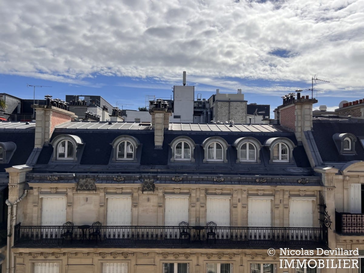 Triangle d’Or – Rénové, soleil, dernier étage et climatisation – 75008 Paris (52)