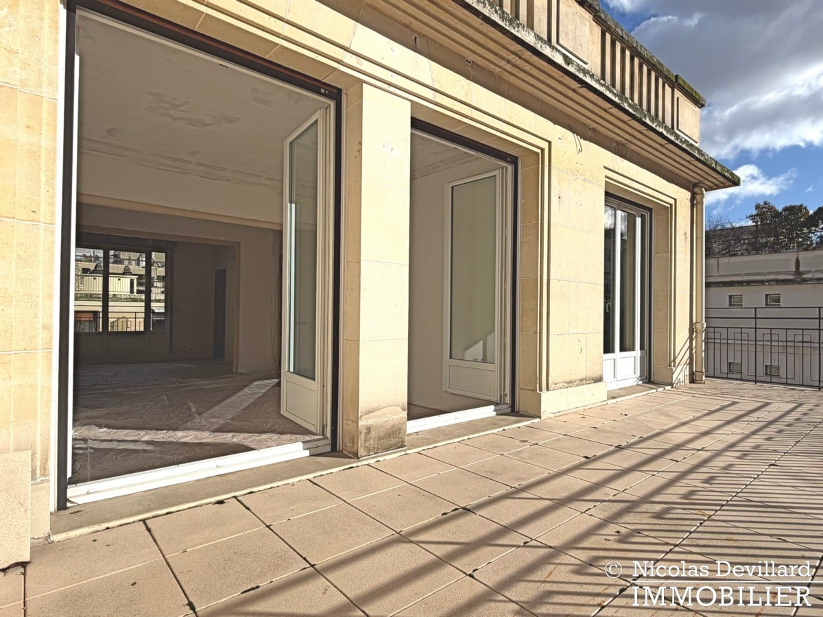 Read more about the article Charles Laffitte/Sablons – Terrace, sunlight, calm and volumes – Neuilly-sur-Seine 92