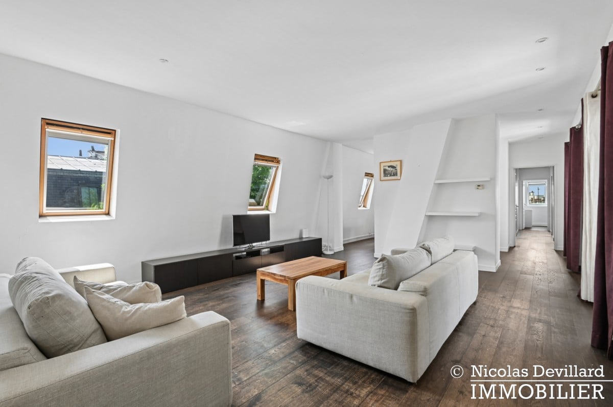 Read more about the article Victor Hugo/Belles Feuilles – Calm and sunny top-floor family apartment – Paris 16th