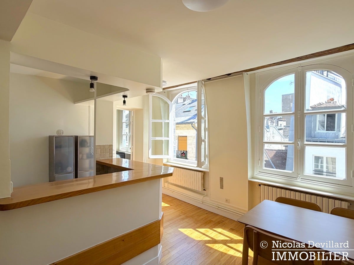 Read more about the article Montorgueil village – Calm duplex under the roof – Paris 1st