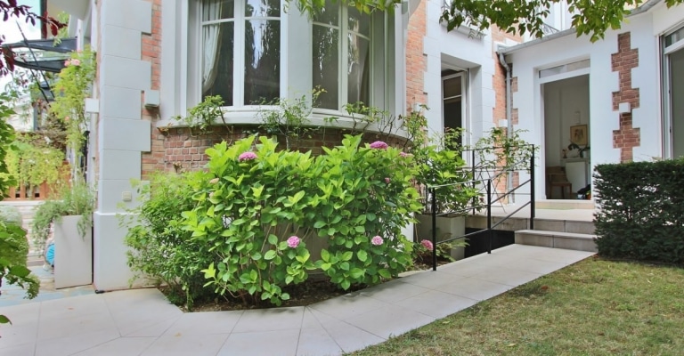 MadridBois de Boulogne – Hôtel particulier avec jardin dans une voie privée – 92200 Neuilly-sur-Seine (8)